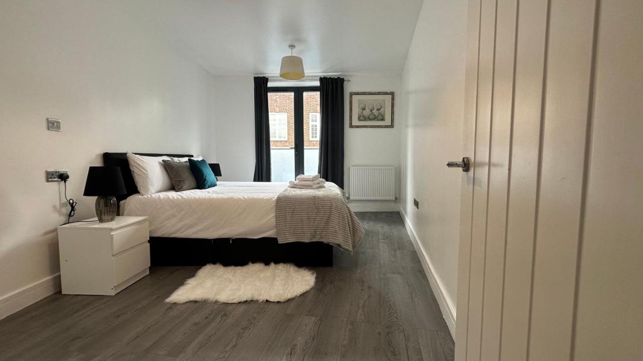 1 Bedroom Flat In Elephant And Castle Zone 1 *