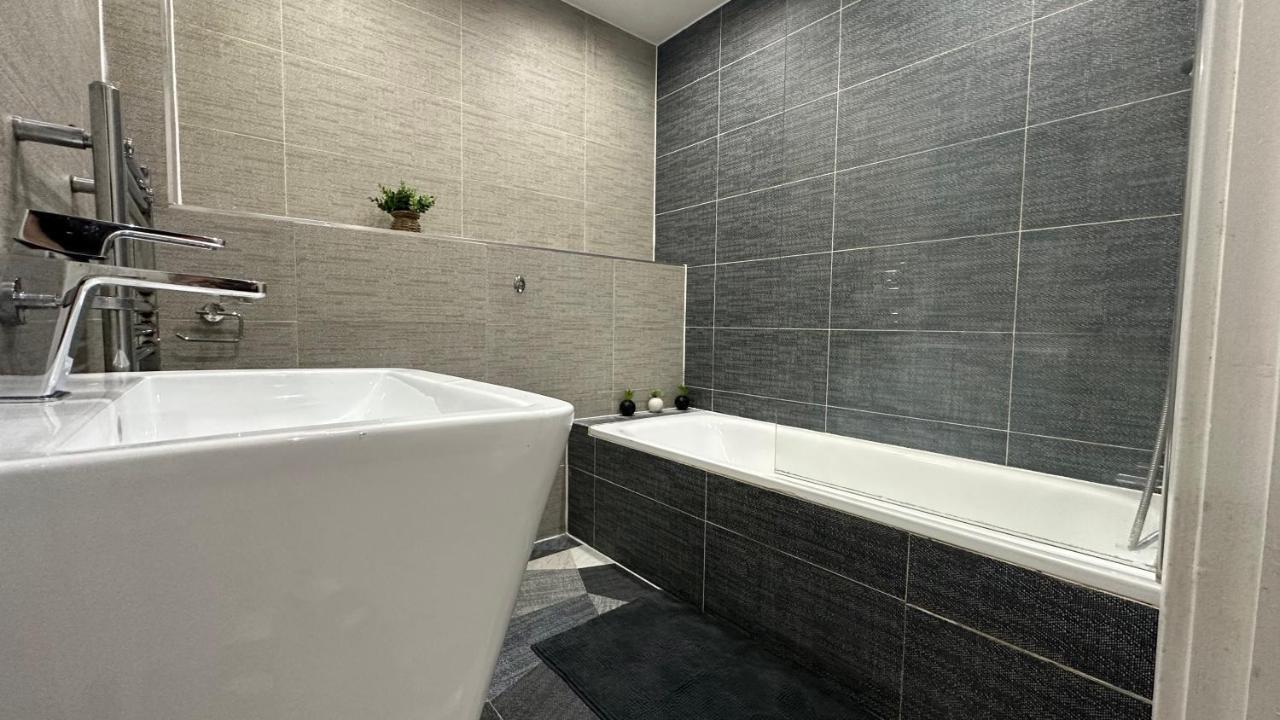 1 Bedroom Flat In Elephant And Castle Zone 1 Apartment London