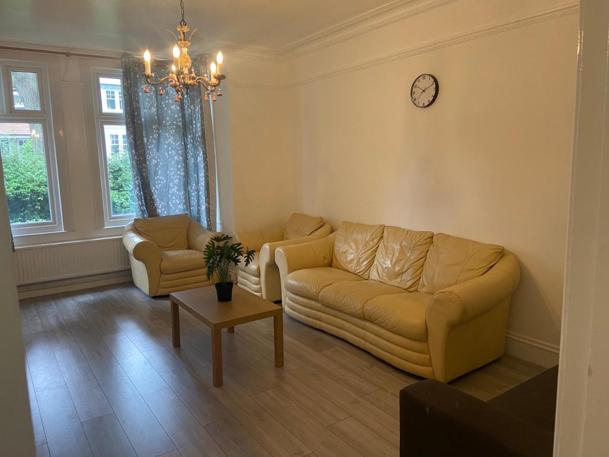 Homely 3 Bedroom Ground Floor Flat Apartment *