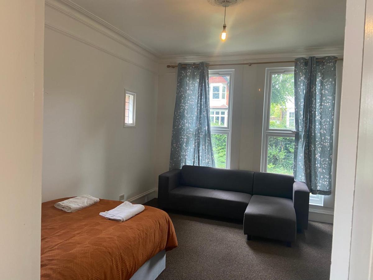 Homely 3 Bedroom Ground Floor Flat Apartment *