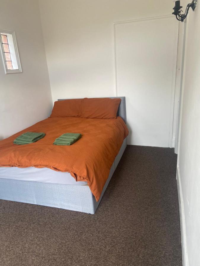 Homely 3 Bedroom Ground Floor Flat Apartment *
