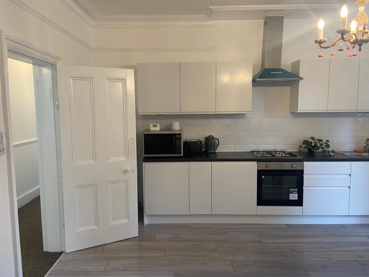 Homely 3 Bedroom Ground Floor Flat Apartment London