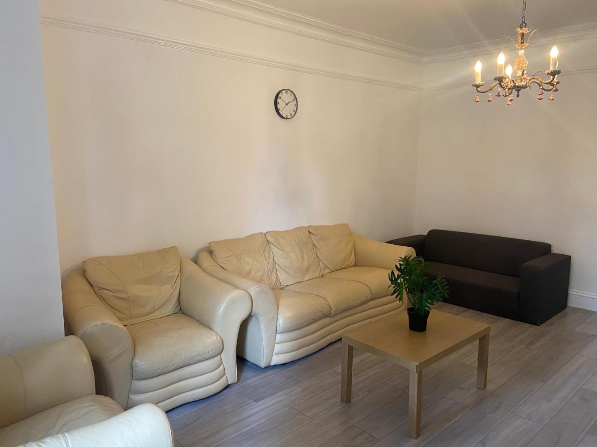 Homely 3 Bedroom Ground Floor Flat * London
