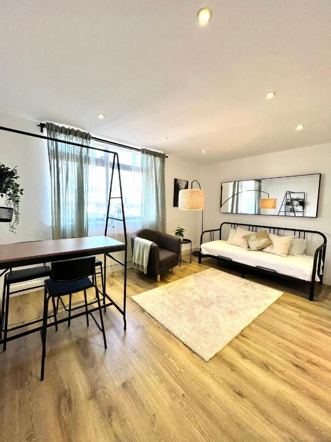 Apartment Bright & Spacious 1 Bed Steps From Hyde Park