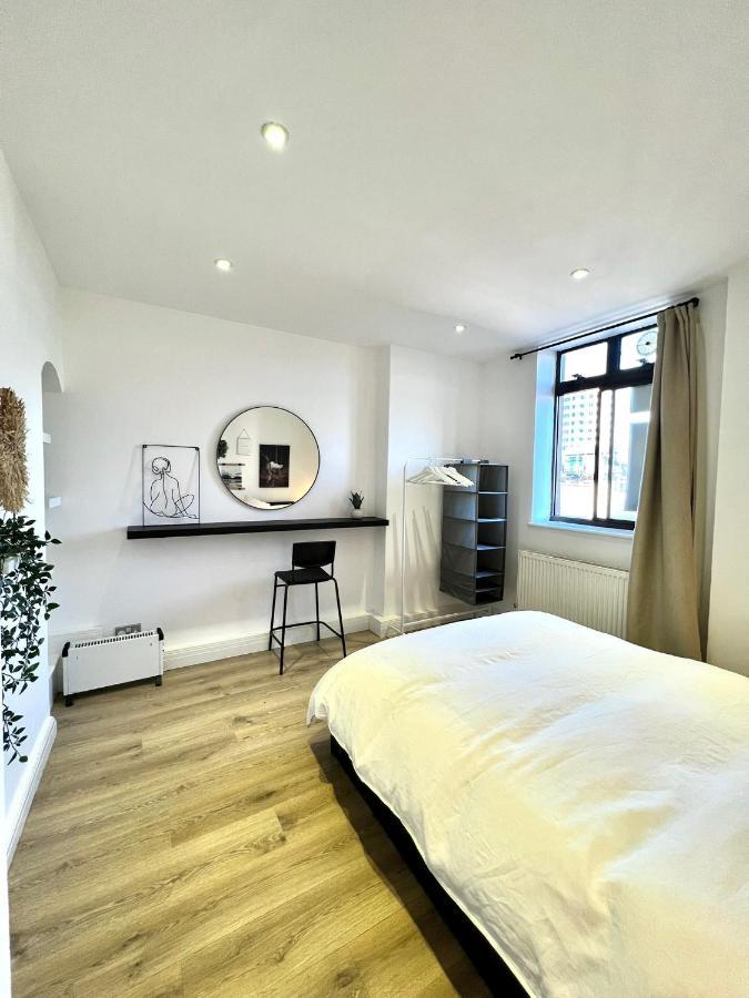 Apartment Bright & Spacious 1 Bed Steps From Hyde Park *