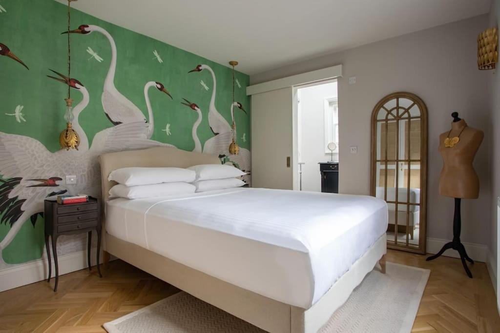 Stunning Soho House Style 3 Bed With Terrace, Near Notting Hill And Westfield London