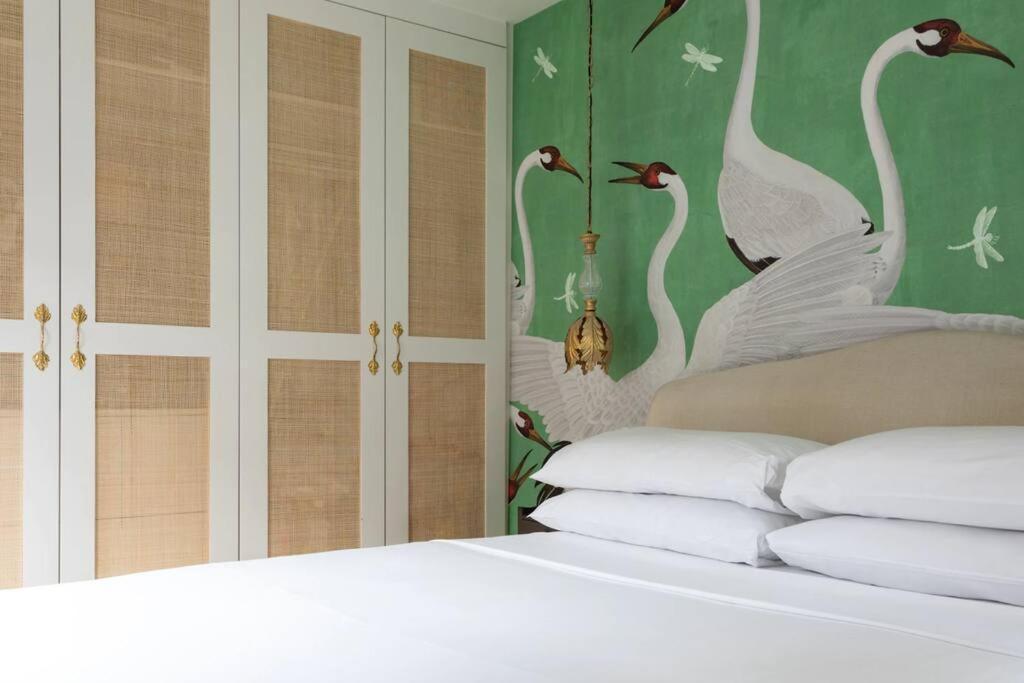 Stunning Soho House Style 3 Bed With Terrace, Near Notting Hill And Westfield