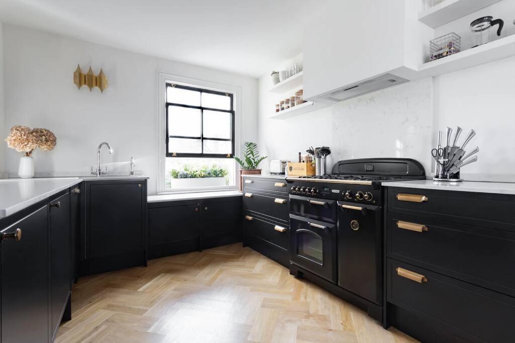 Stunning Soho House Style 3 Bed With Terrace, Near Notting Hill And Westfield *