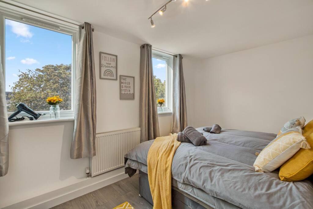 Hidden Gem In Battersea W/ Free Parking * Londen