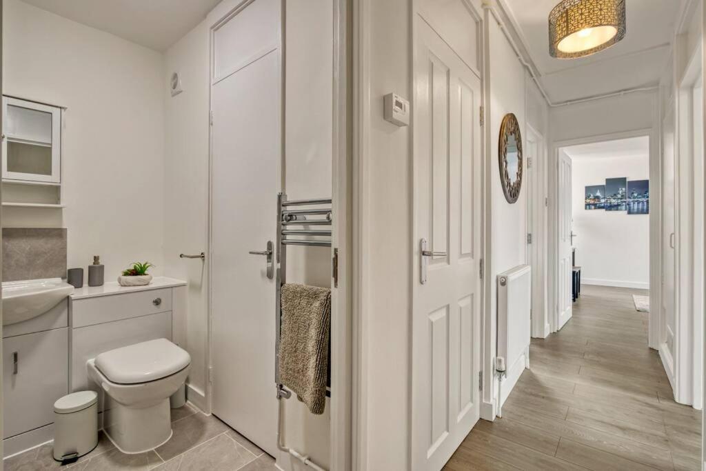 Hidden Gem In Battersea W/ Free Parking Appartement Londen