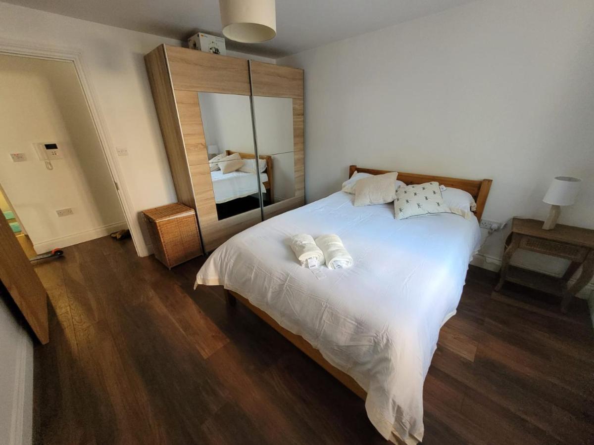 Comfortable Two Bedroom Modern *