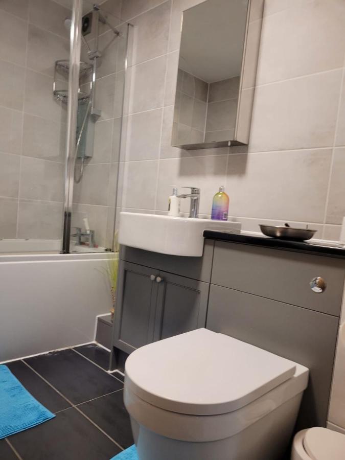 Comfortable Two Bedroom Modern Apartment *