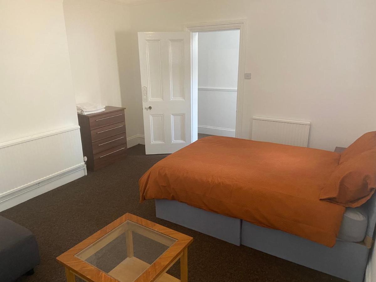 Apartment Homely 3 Bedroom Ground Floor Flat