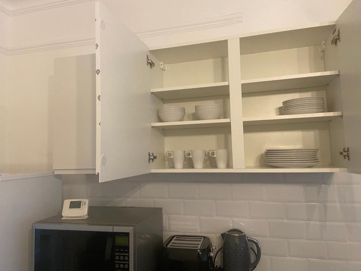 Homely 3 Bedroom Ground Floor Flat *