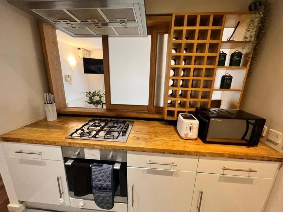 1 Bedroom Flat With Free Parking In Canary Wharf Near Musuem *