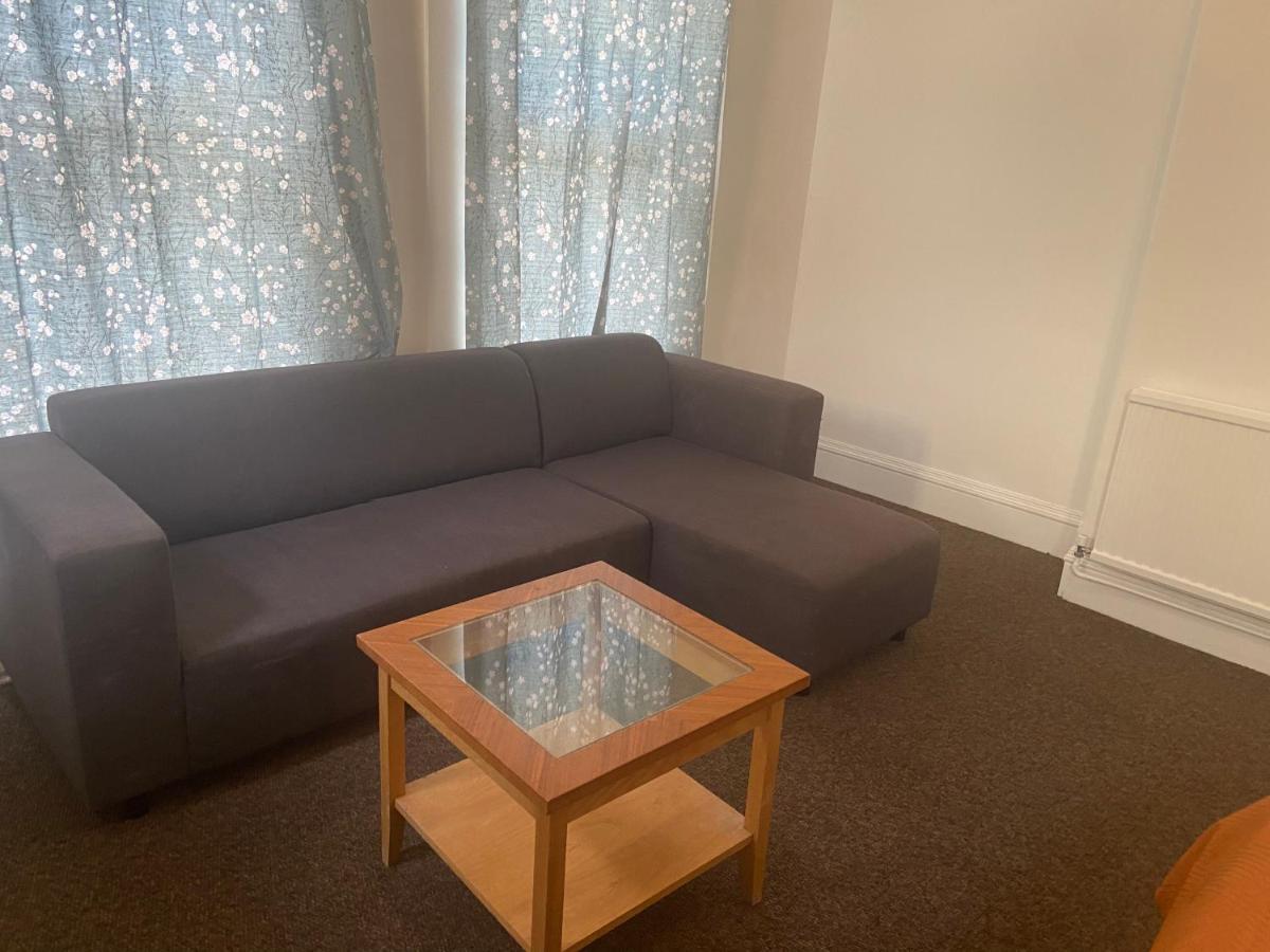 Homely 3 Bedroom Ground Floor Flat Apartment *