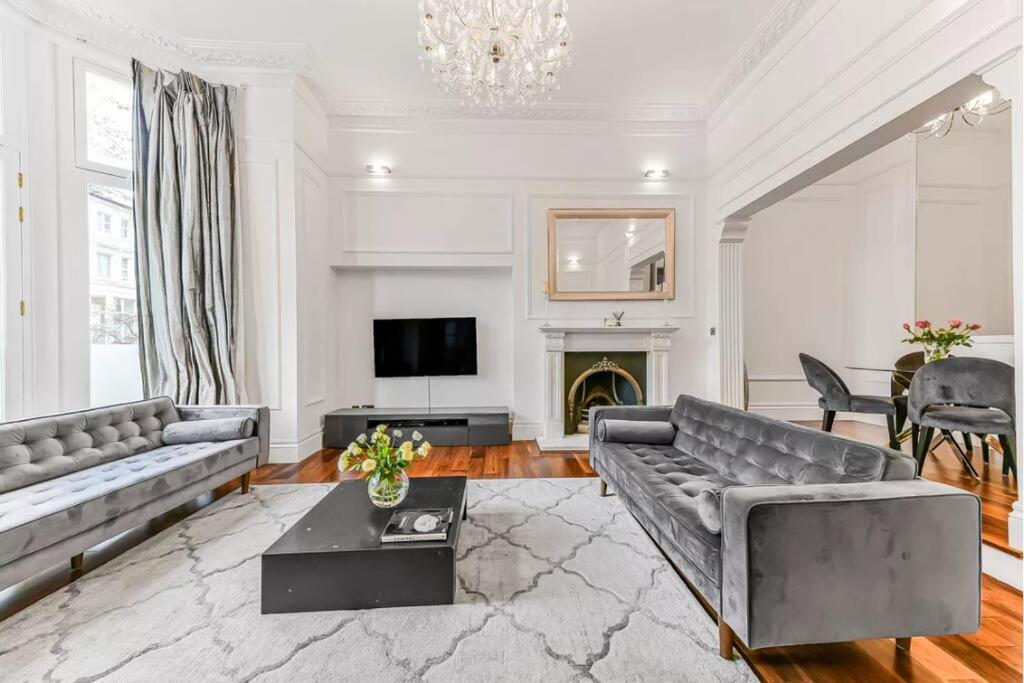 Leyla's Stunning London