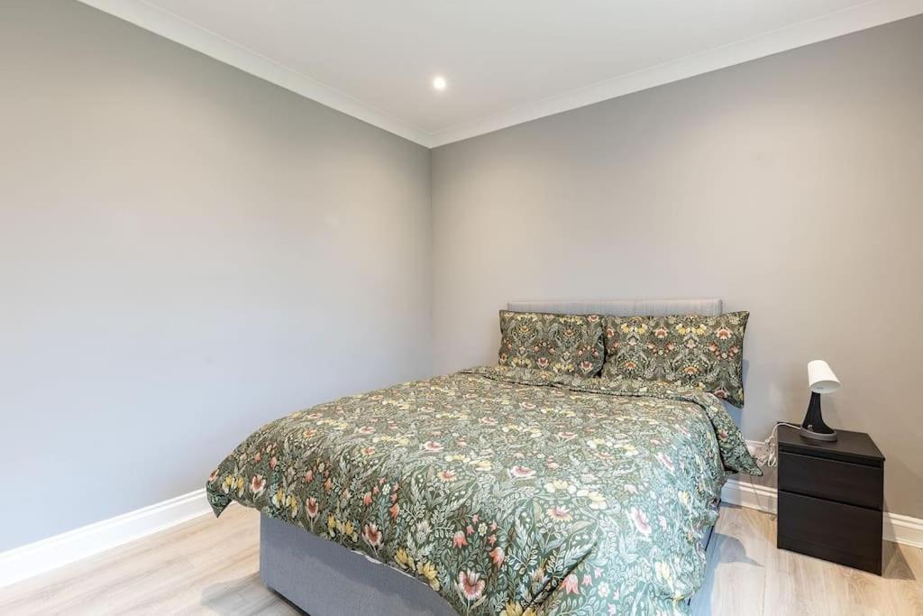 Cozy 3-bedroom Flat In Willesden London