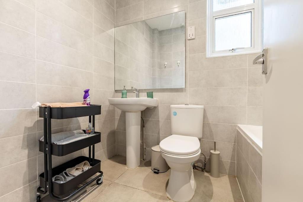 Cozy 3-bedroom Flat In Willesden Apartment