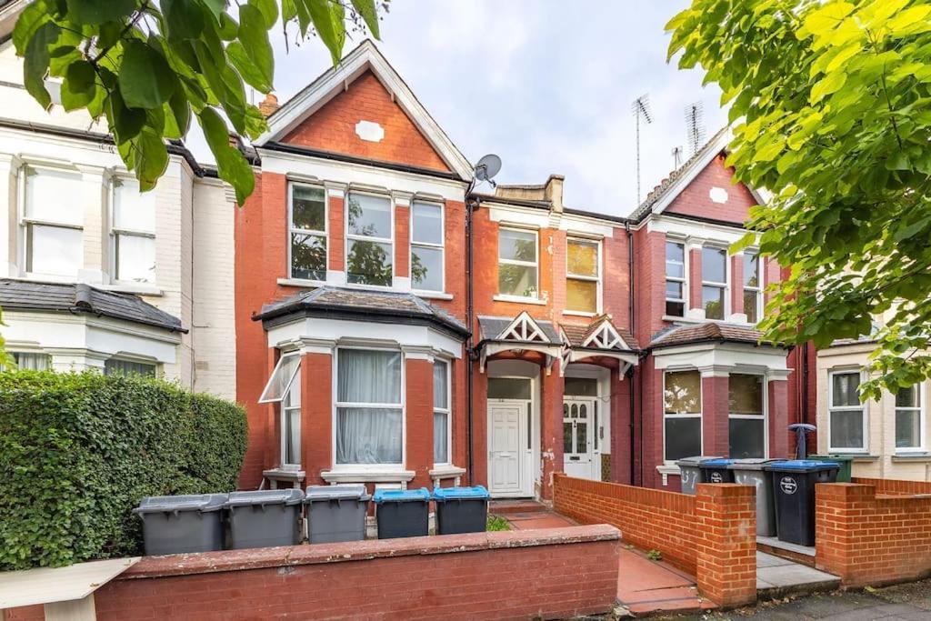 Cozy 3-bedroom Flat In Willesden * London