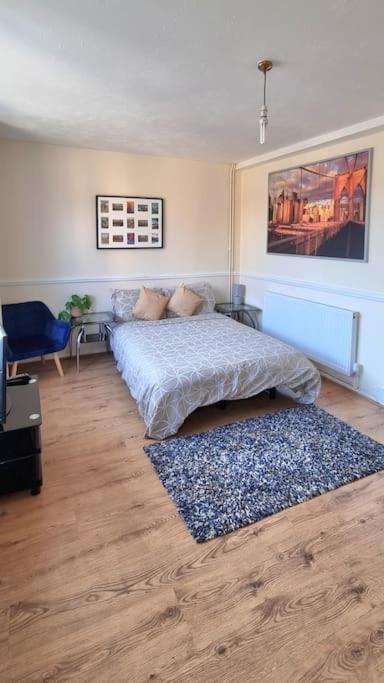 Large Duplex In Bermondsey Apartment
