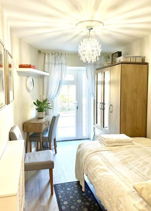Cozy+elegant Studio@ West Leilighet