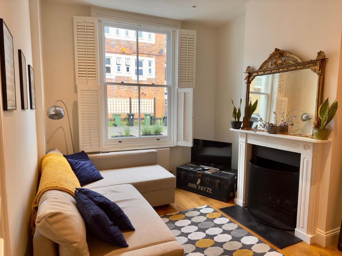 Apartment Pretty Little Mews House London