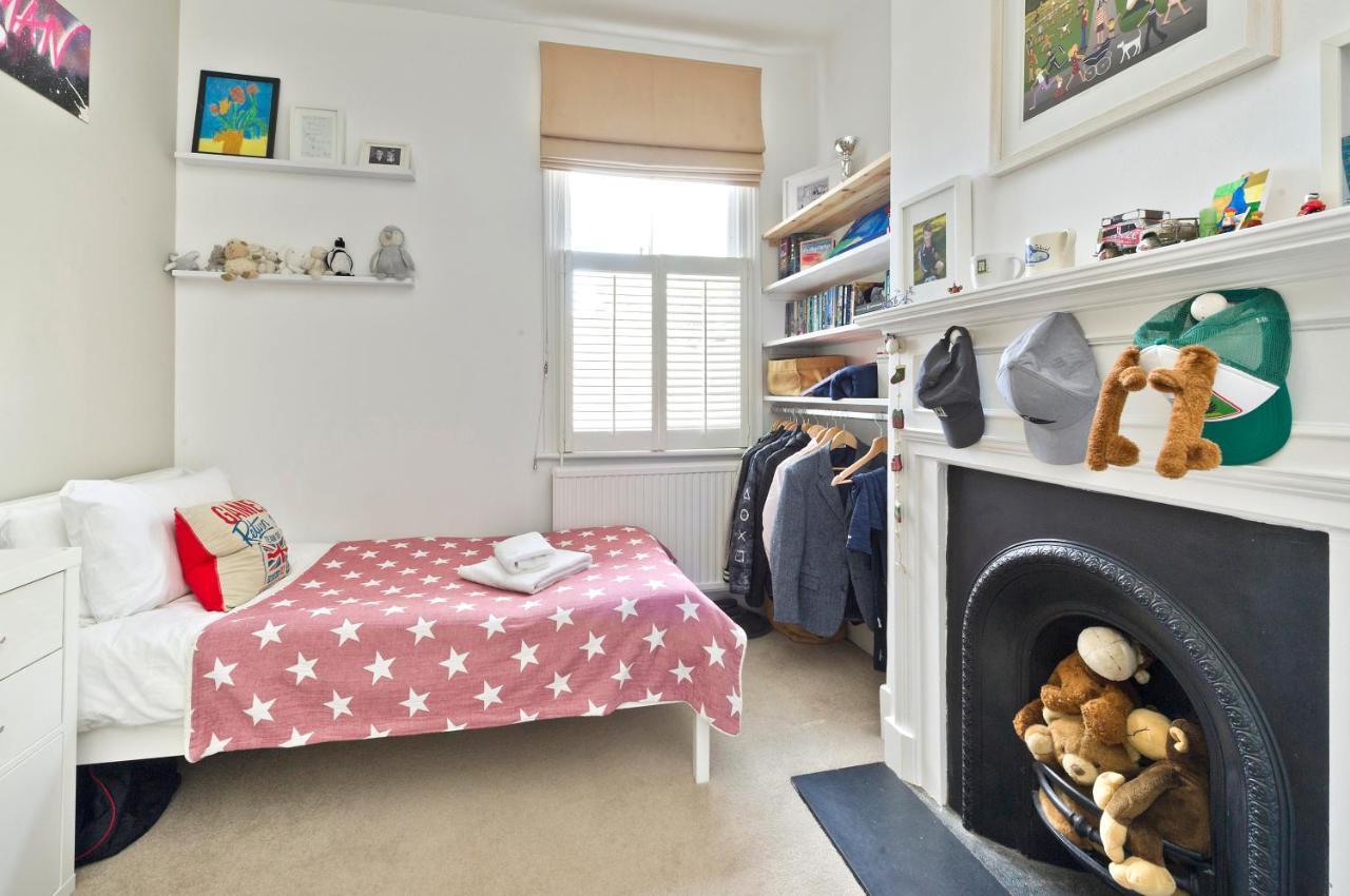 Family In Battersea By Underthedoormat Holiday home *