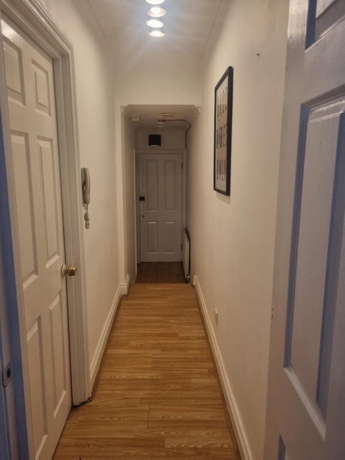 Manhattan Studio Flat Northbridge Services * London
