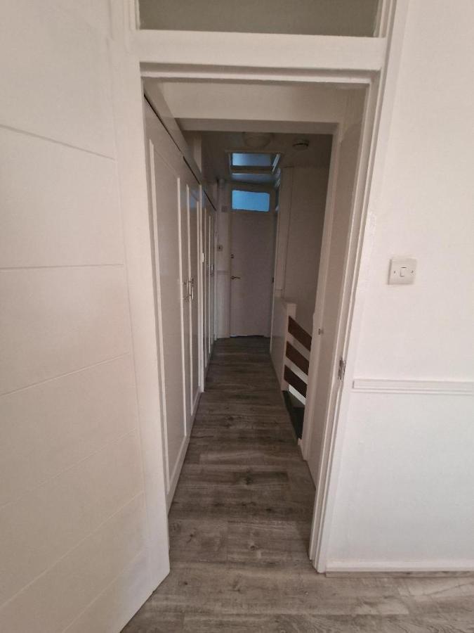 Ferienhaus Luxury House, 4 Bedrooms Fully Furnished *