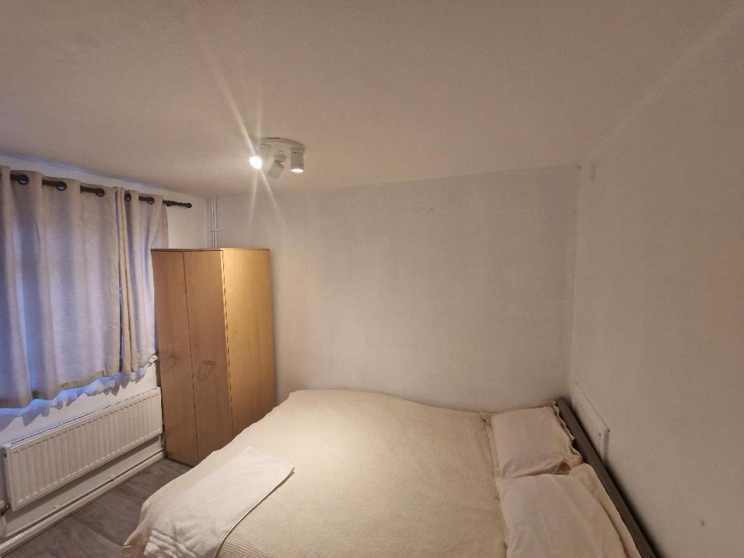 Luxury House, 4 Bedrooms Fully Furnished Ferienhaus London