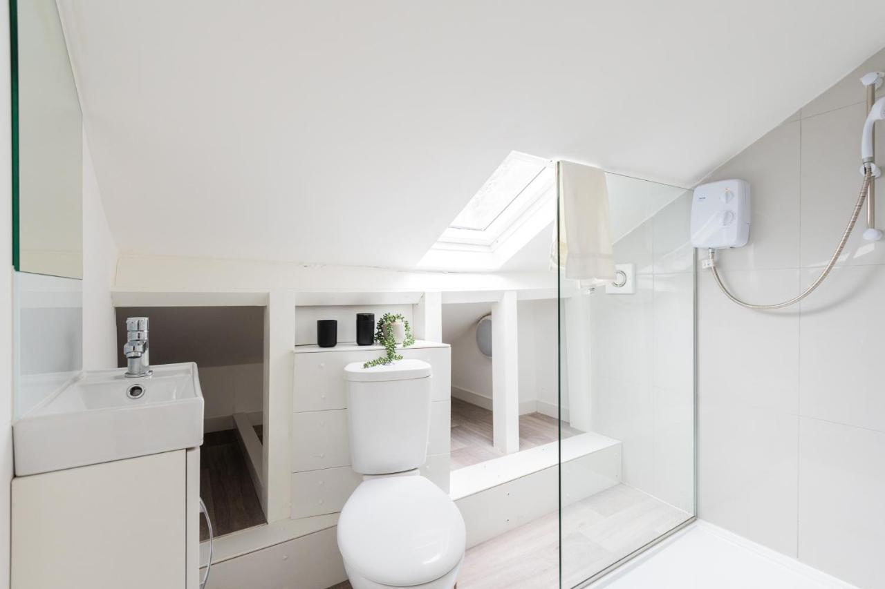 Stylish Near Kensal