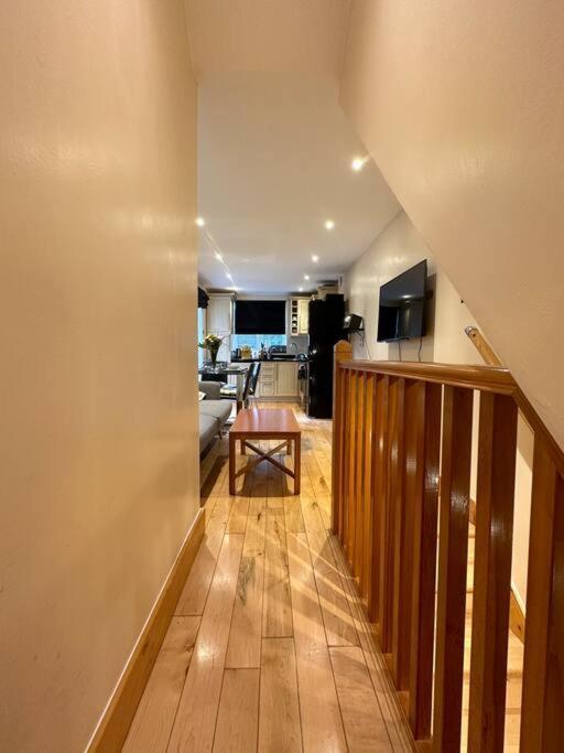 Leilighet Cozy 2 Bed Flat ! Amazing Bath! London