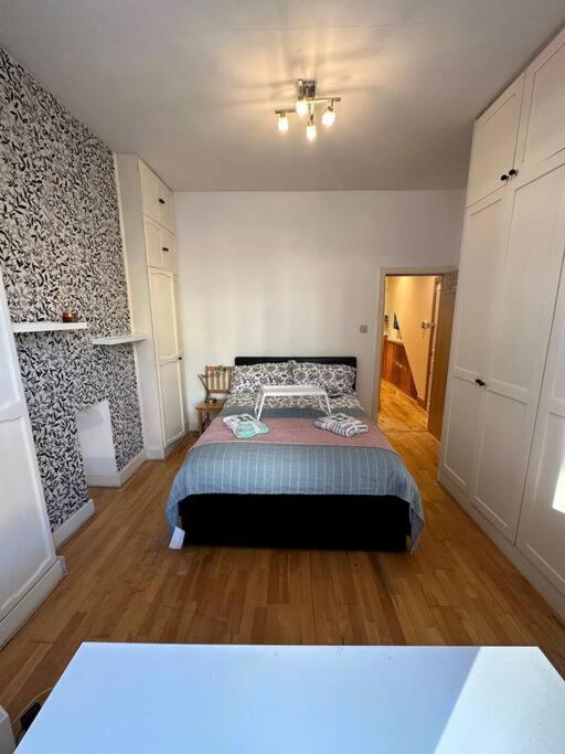 Leilighet Cozy 2 Bed Flat ! Amazing Bath! *