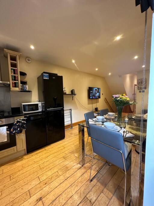 Cozy 2 Bed Flat ! Amazing Bath! Leilighet *
