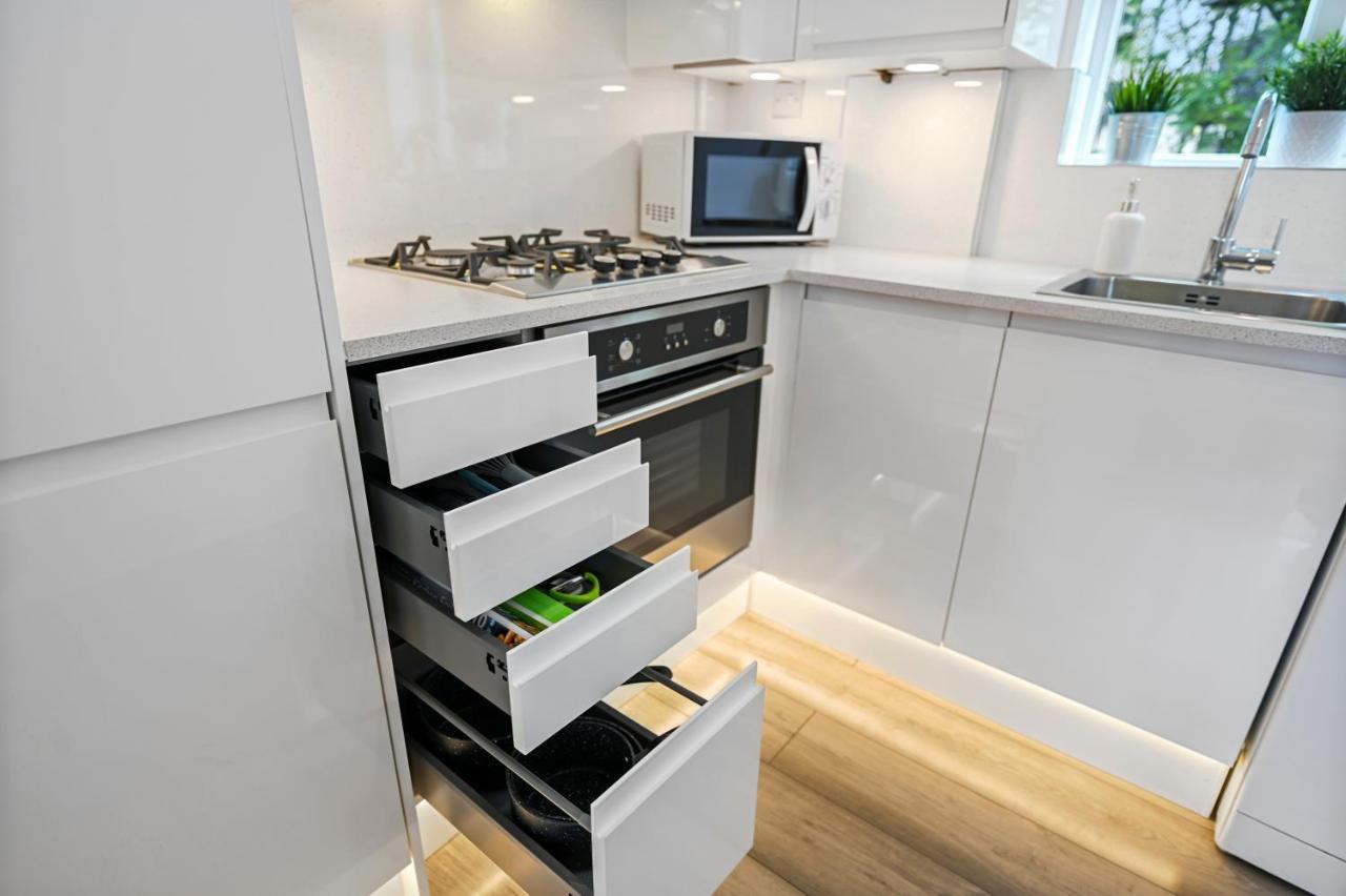Bright Modern 2br Direct Link To Heathrow And London