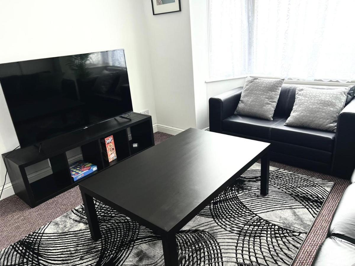 Entire 2-bedroom Stylish Flat, Wembley Park London