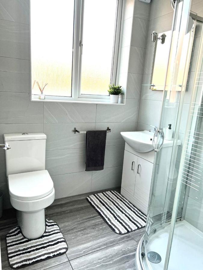 Entire 2-bedroom Stylish Flat, Wembley Park *