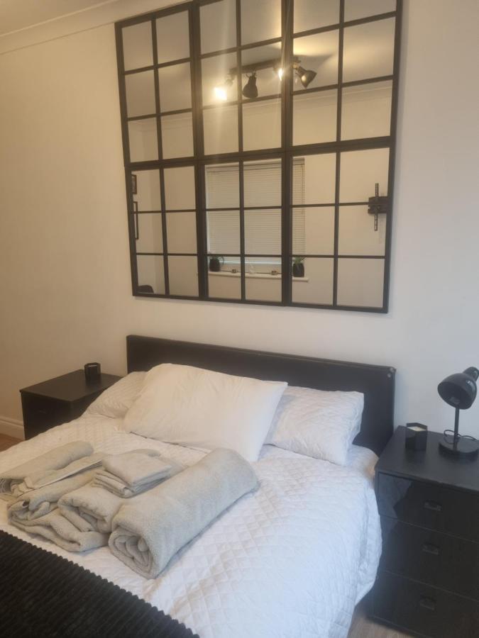 Manhattan Studio Flat Northbridge Services * London