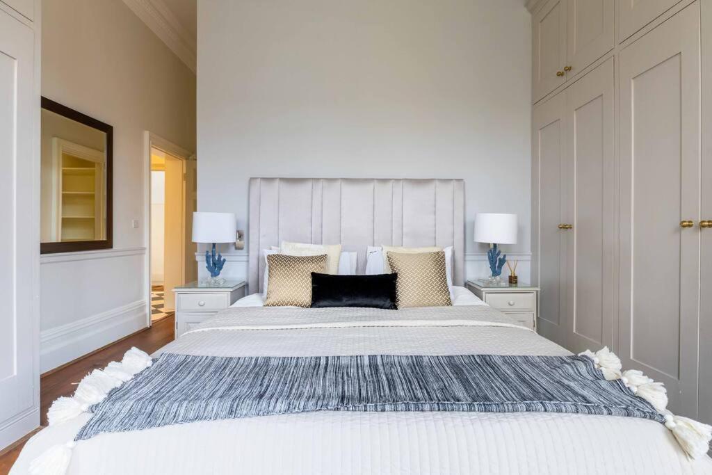 Luxury 2-bedroom Flat In Knightsbridge By Landin