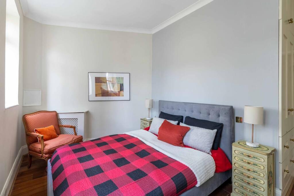 Luxury 2-bedroom Flat In Knightsbridge By Landin *
