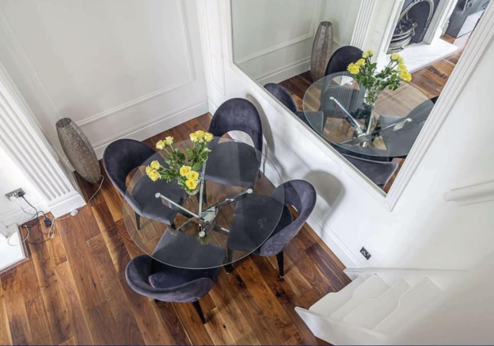 Leyla's Stunning Leilighet London