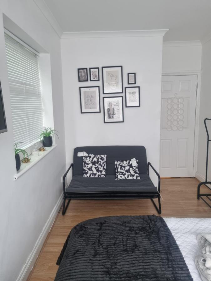 Manhattan Studio Flat Northbridge Services London