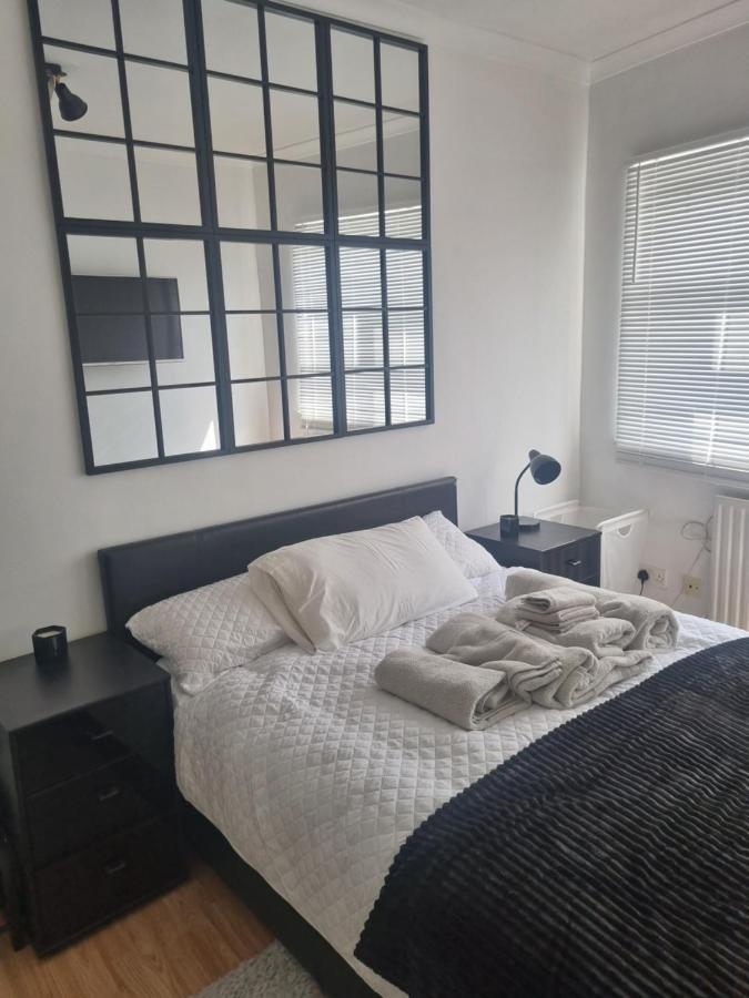 Manhattan Studio Flat Northbridge Services
