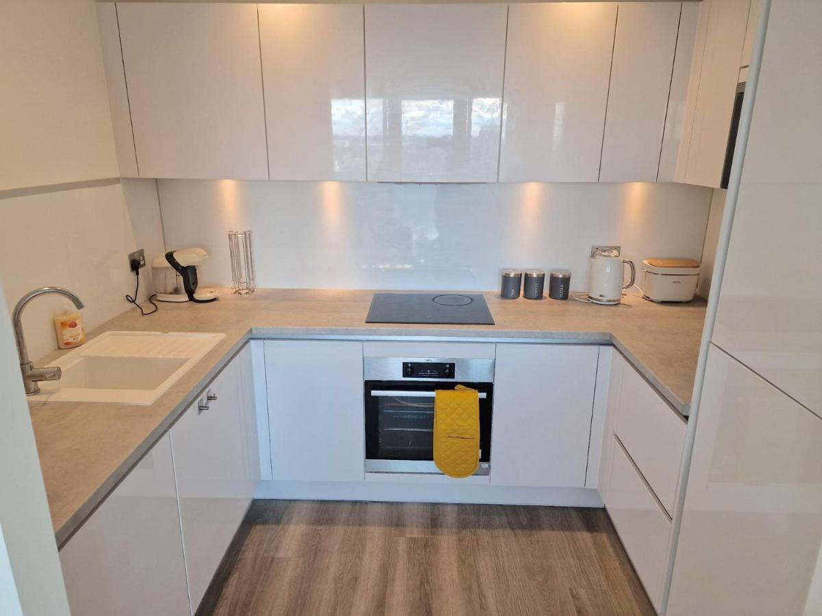 Leilighet One Bedroom Near Southall Station! *