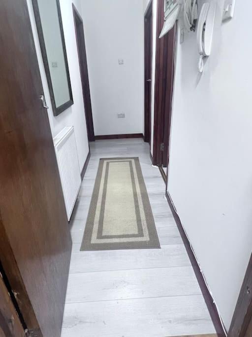 Flat 7 Near Westfield Centre, 1 Bedroom, 1 Bathroom Flat * Londen