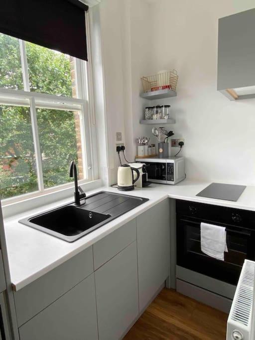 Chic Near Regent's Park N8 Apartment *