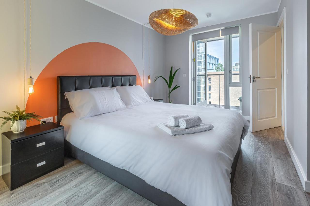 Lovely 3 Beds Penthouse Apartment *