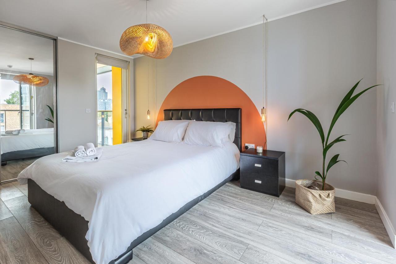 Lovely 3 Beds Penthouse Apartment London