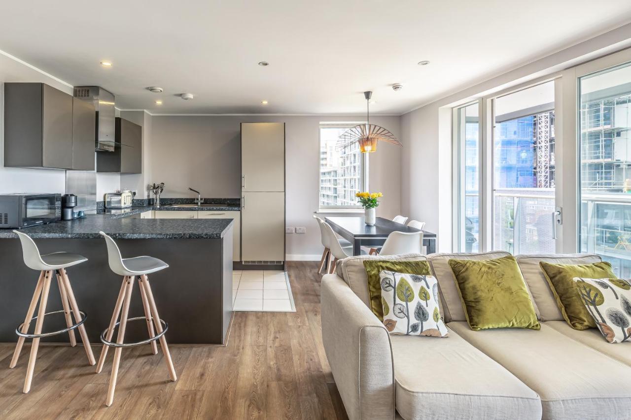 Lovely 3 Beds Penthouse Apartment *